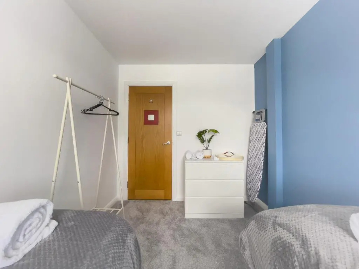 Spacious Contractor Flat for Large groups - Private Parking by Tailored Apartments