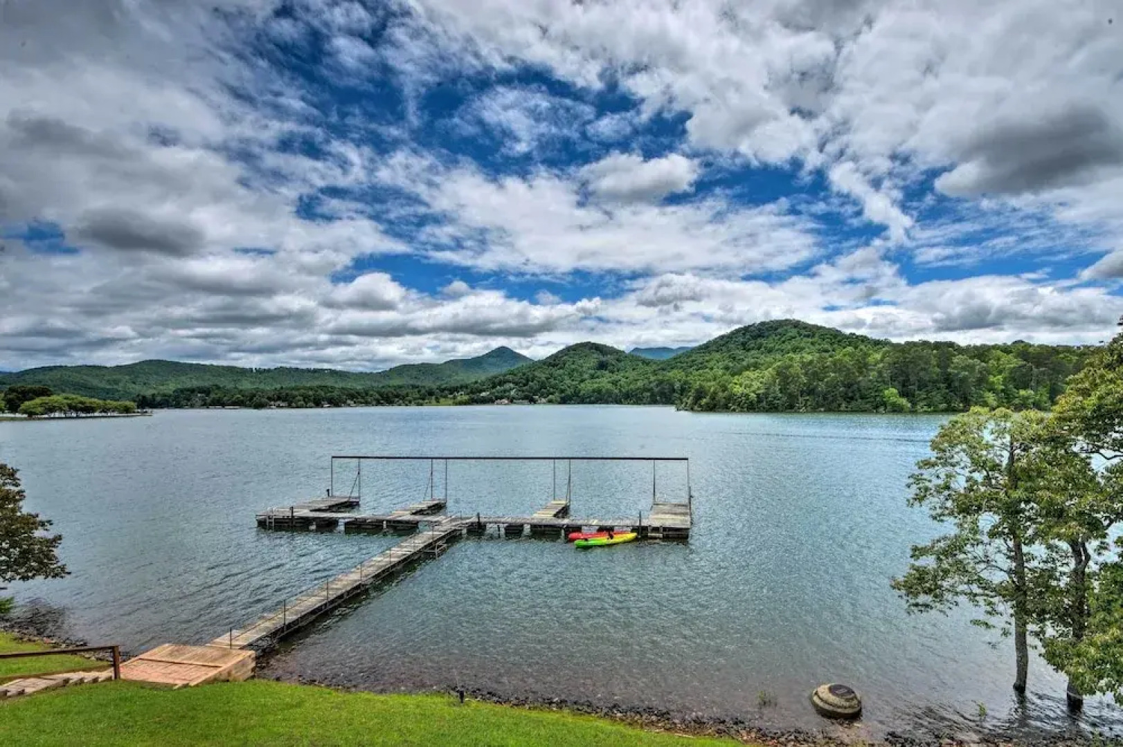 Townhome w/ Fire Pit & Boat Dock: Pets Welcome!