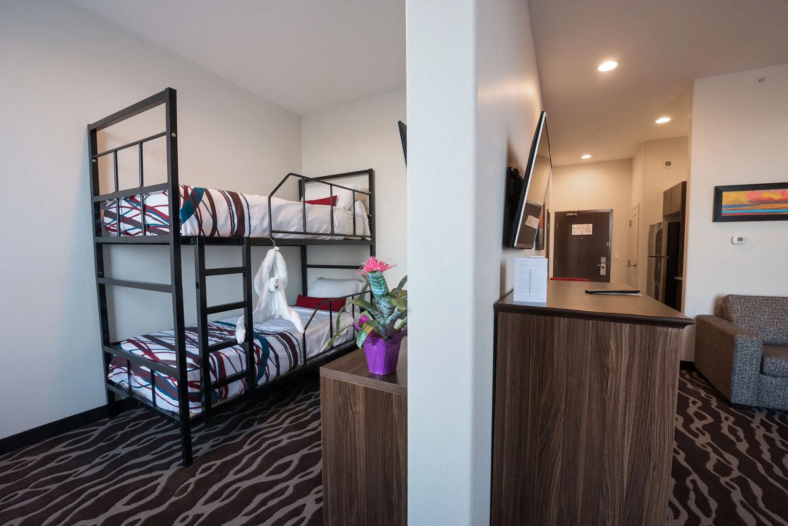 Encore Suites by Service Plus Inns