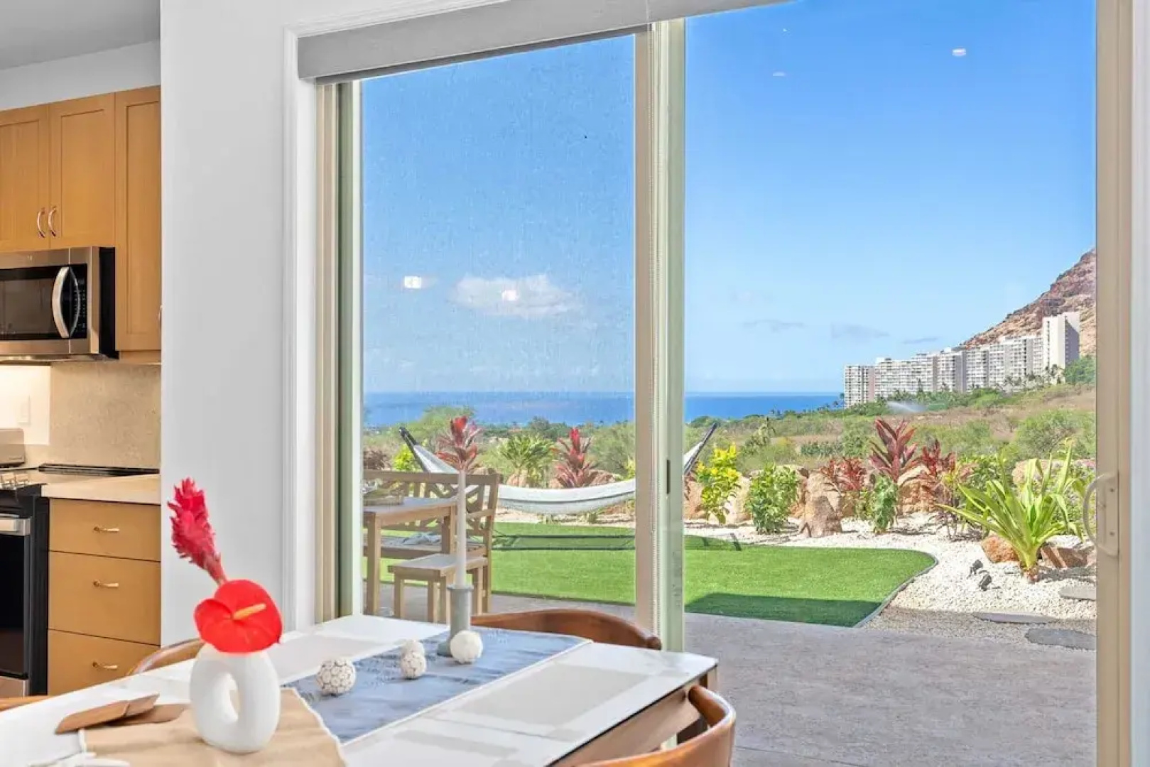 Ocean Views, Modern New Build, Yard 10min to Beach Ocean Escape by Avantstay