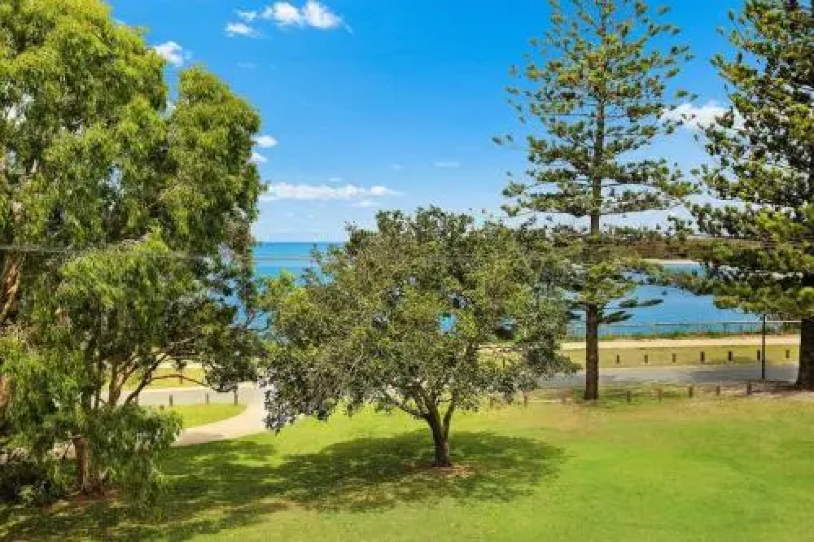 Golden Shores Unit 3, 21 Landsborough Parade