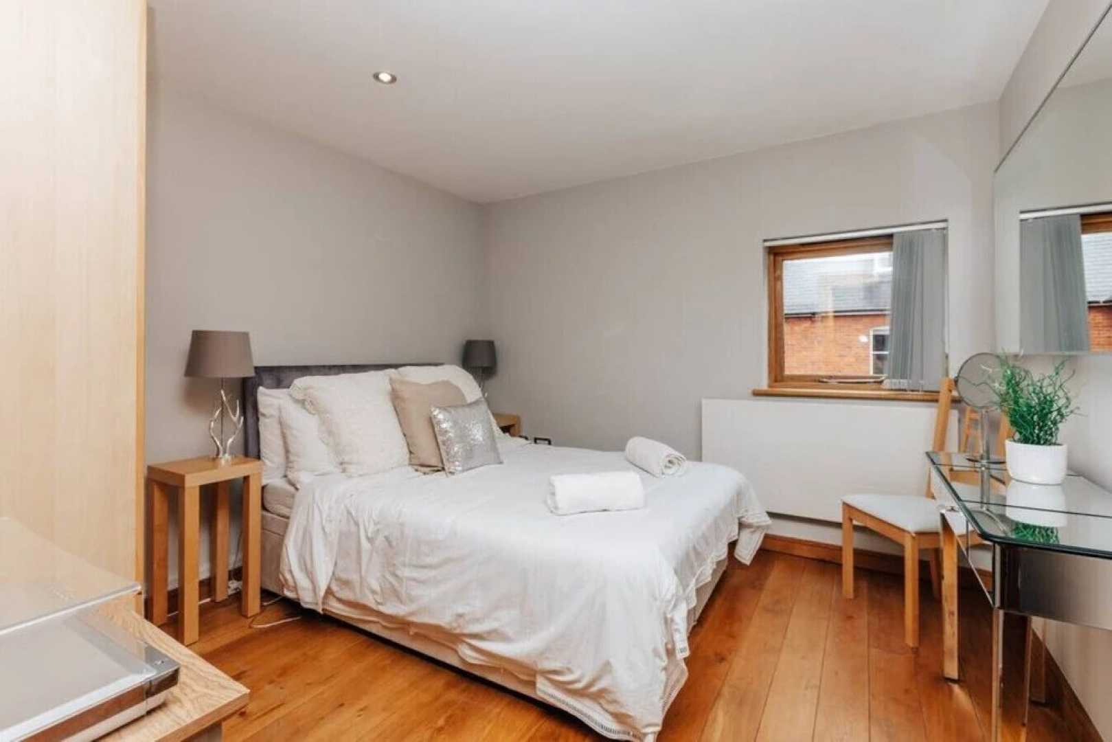 The Herringbone - 3 Bed With Parking Pet Friendly