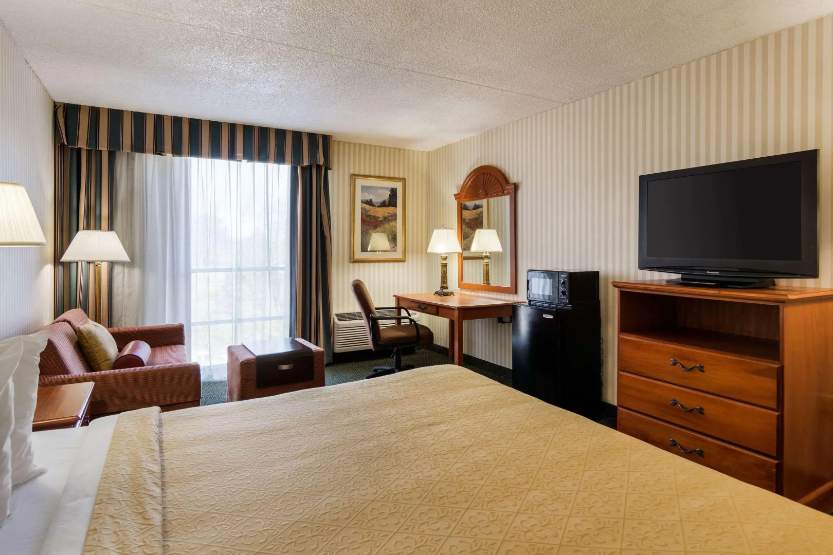 Quality Inn Near Joint Base Andrews - Washington Area
