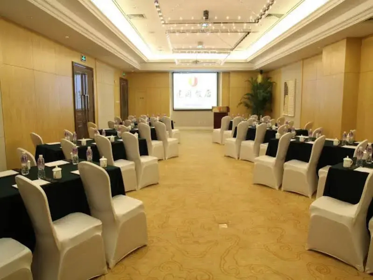 Yuncheng Jianguo Hotel