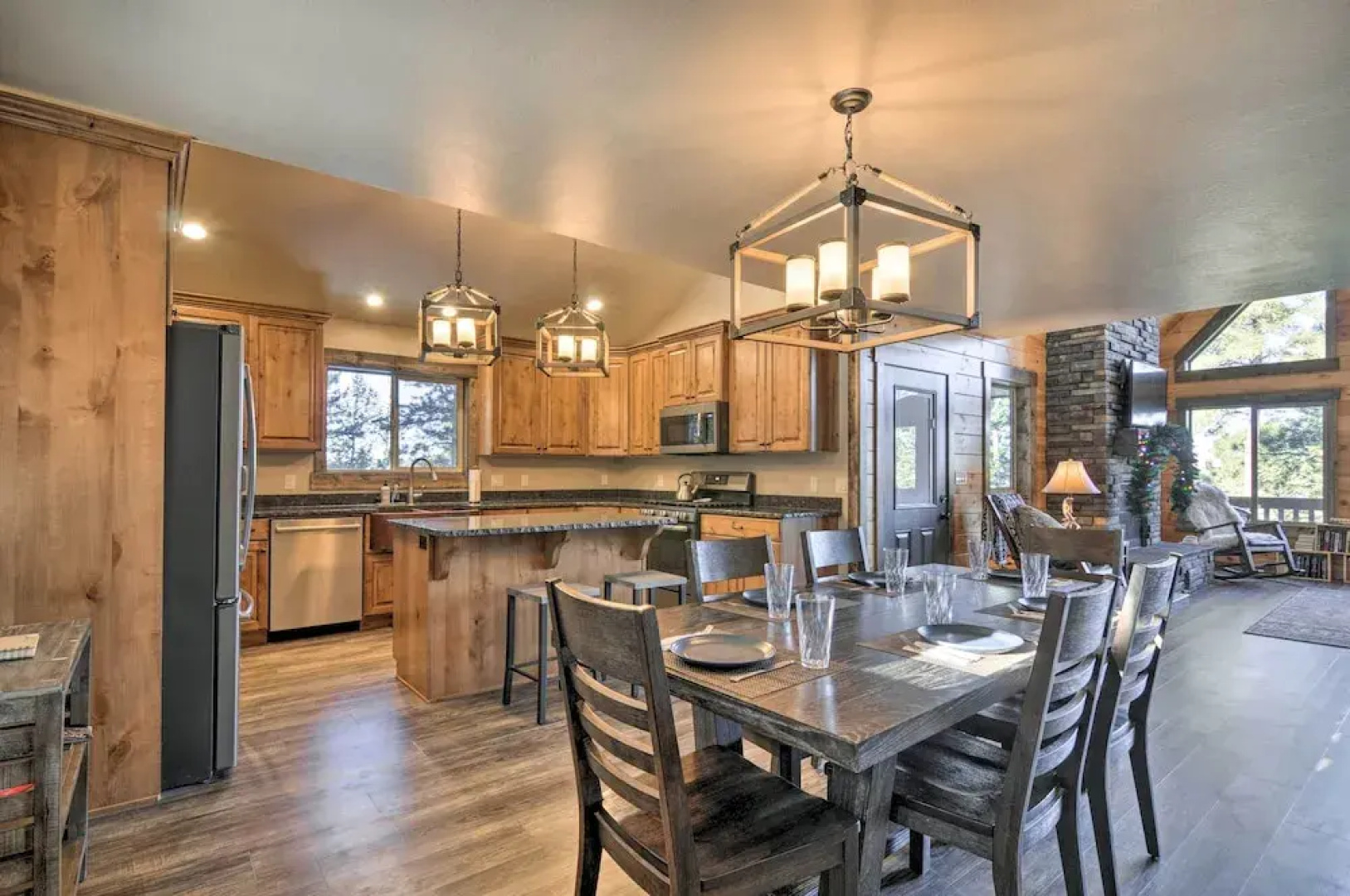 'longview Lodge' w/ Furnished Deck & Fire Pit!