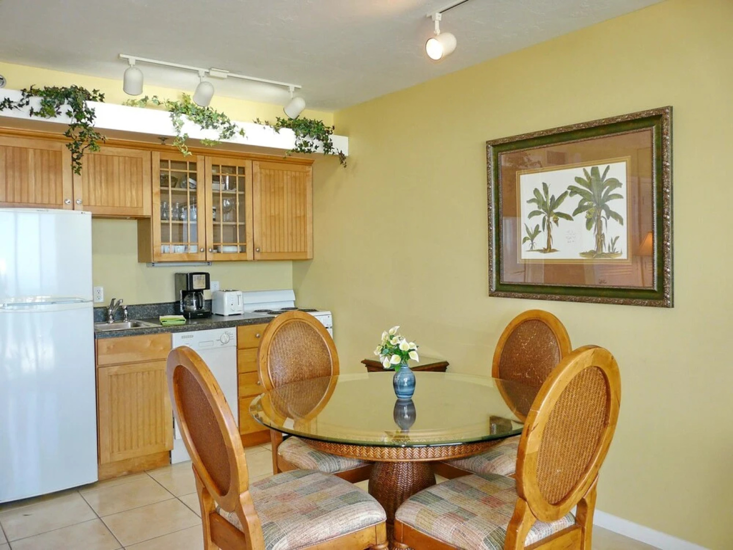 Luxurious Beachfront Condo With Glorious Ocean Views