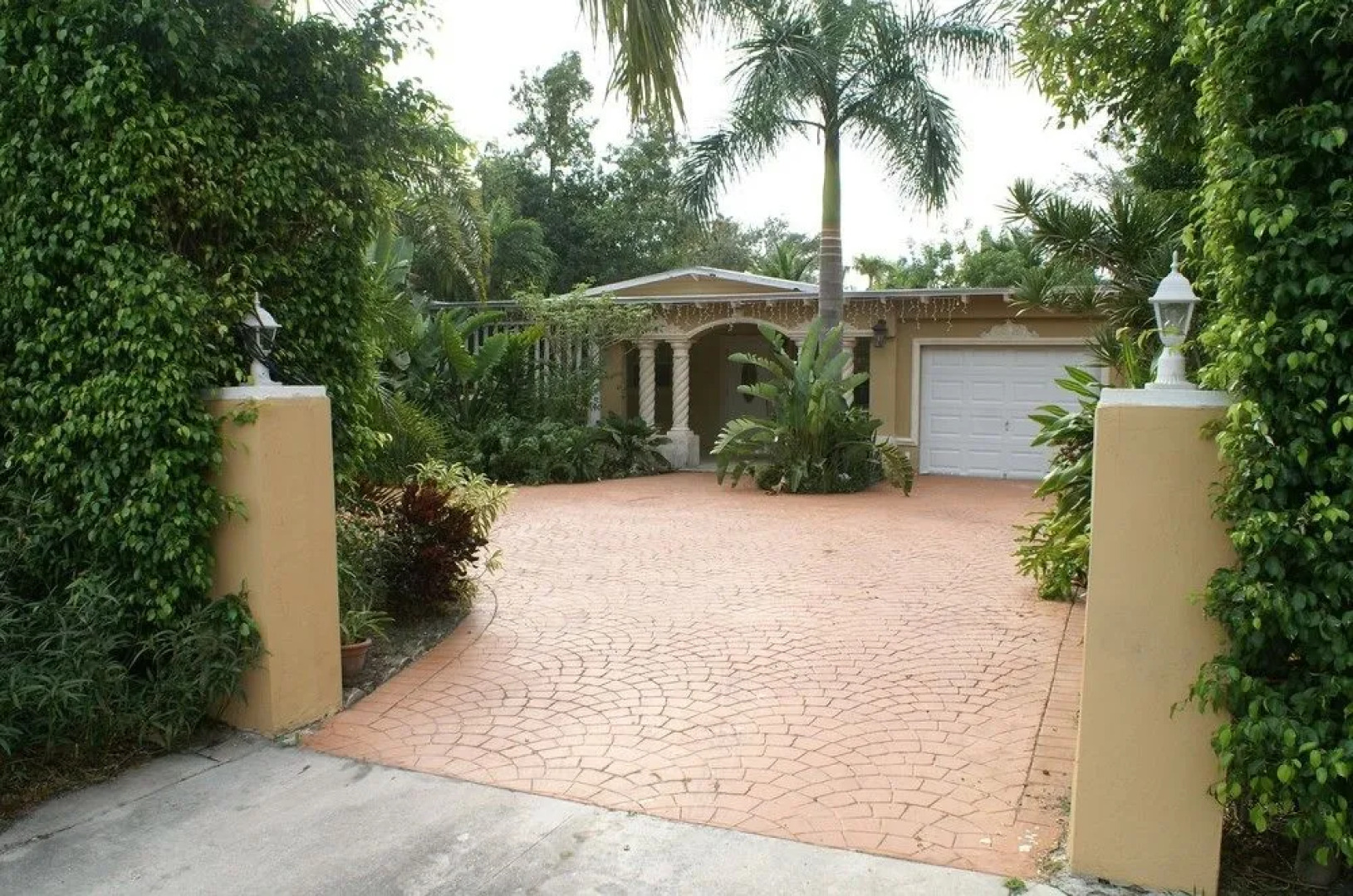 European Guesthouse/GNEXX North of Miami Shores