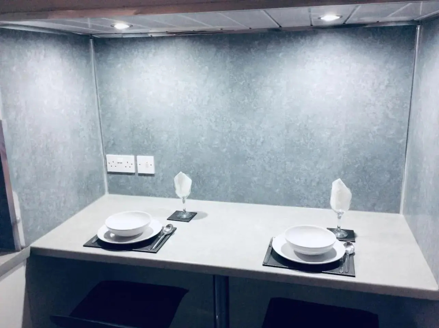 The Lion'S Den On Royal Street