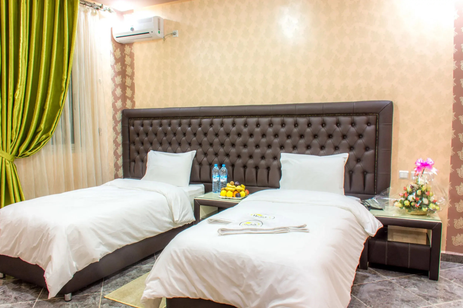 Hotel Hadaik Ain Asserdoune
