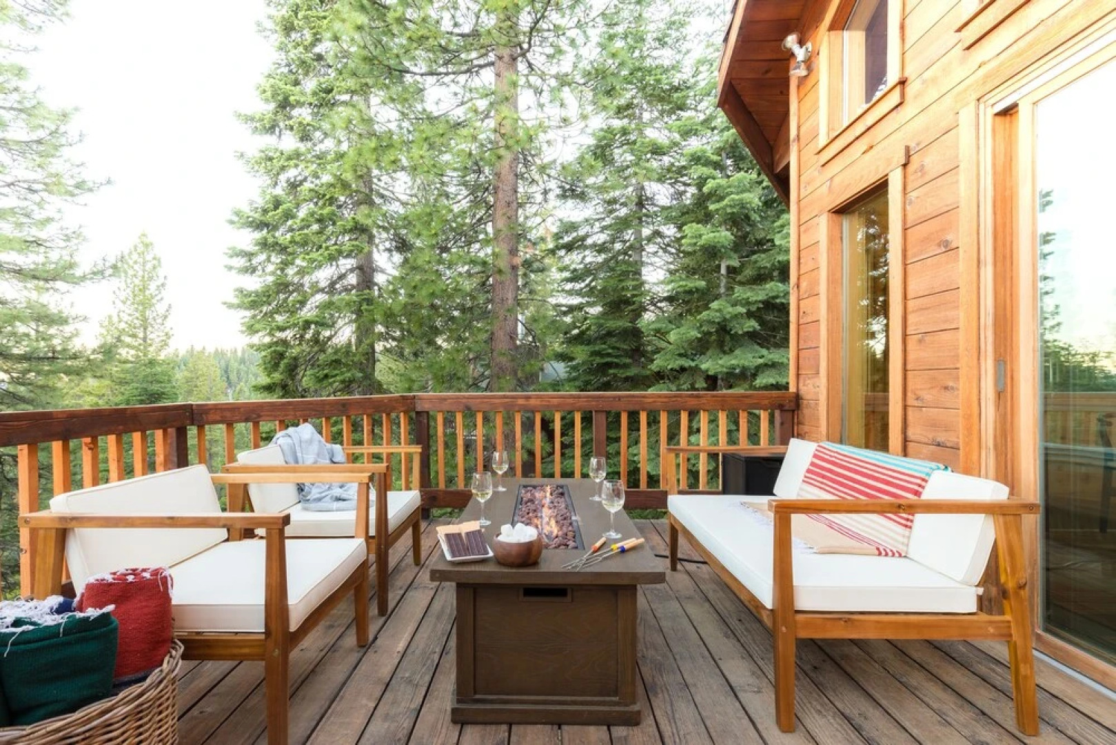 Wildwood by Avantstay Seclusion In The Woods w/ 3 Decks! 15mins From Nrthstar!