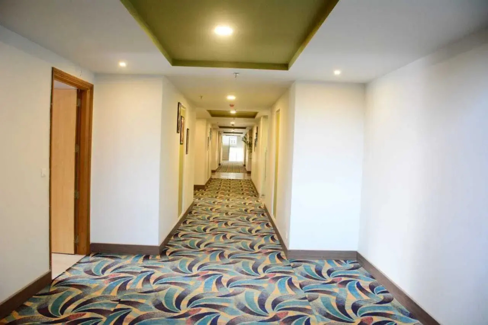 Four Leaf Service Suites