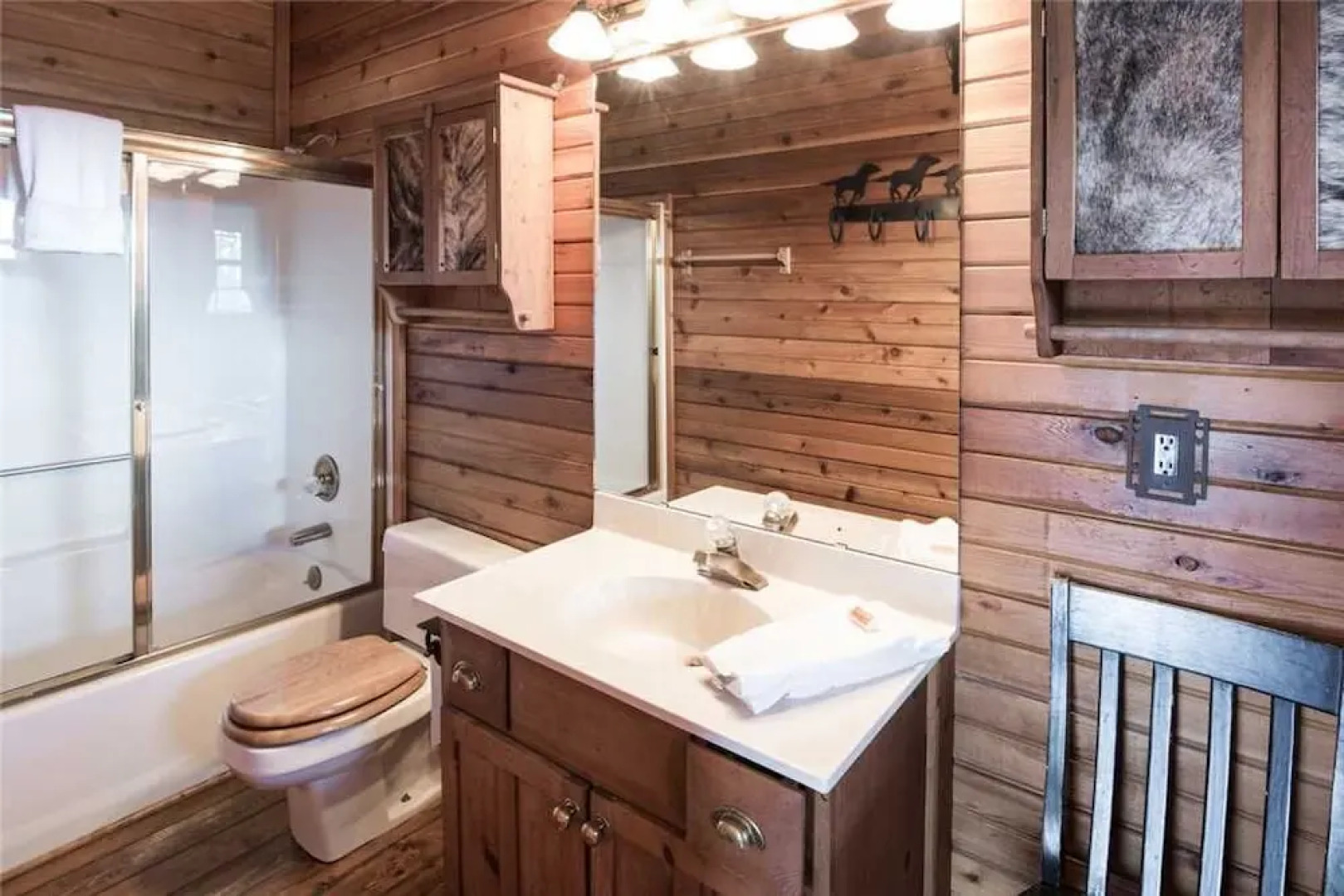 Buena Vida - Three Bedroom Cabin with Hot Tub