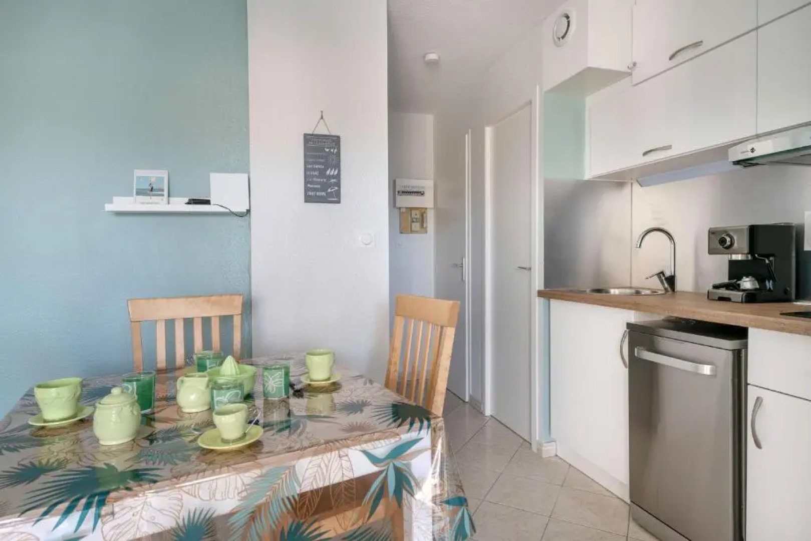 Appartement residentiel avec acces piscine a 200m de la plage