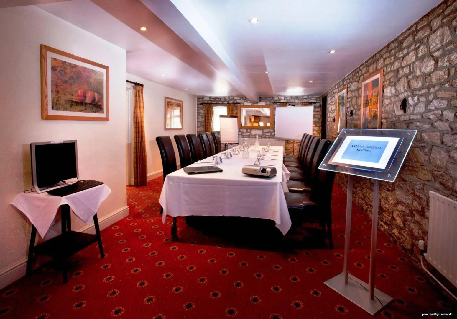 Pettifers Freehouse Hotel