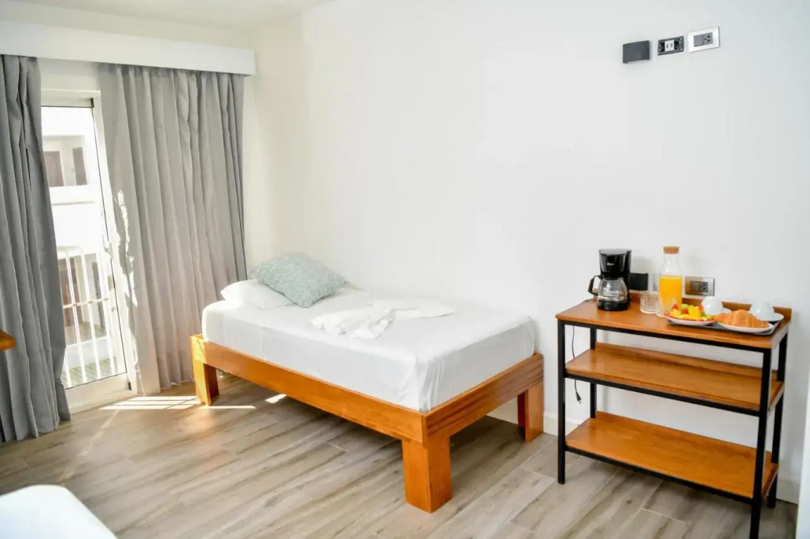 Yara Beach Apartahotel