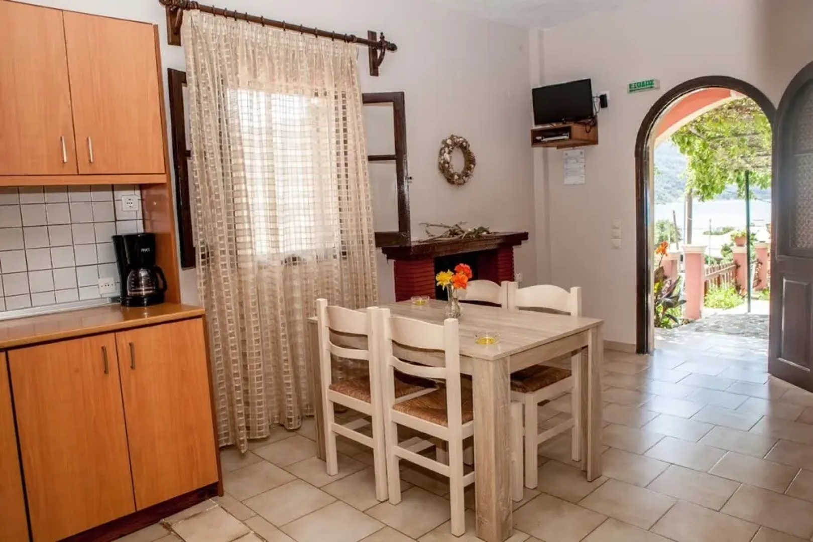 Eleana Apartments And Studios