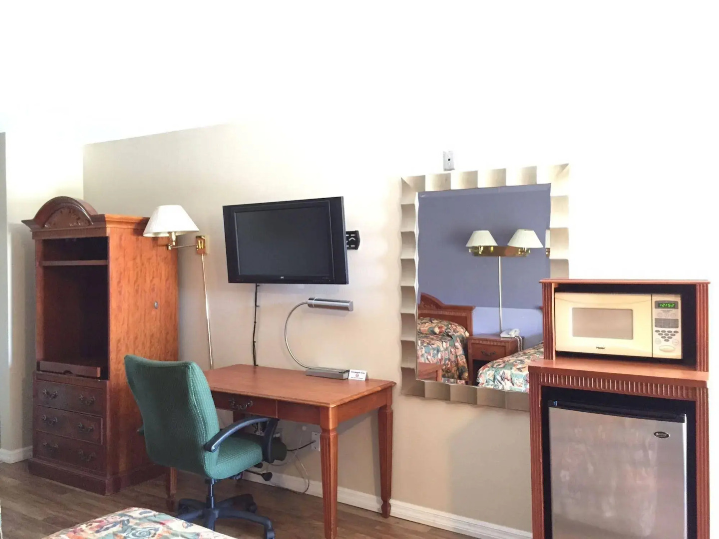 Fullerton Inn - Near Medieval Times