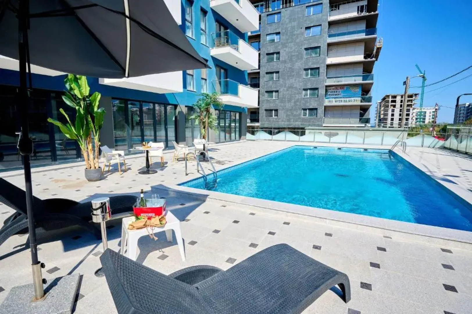 Color Studios in Nord10 - Pool & playground