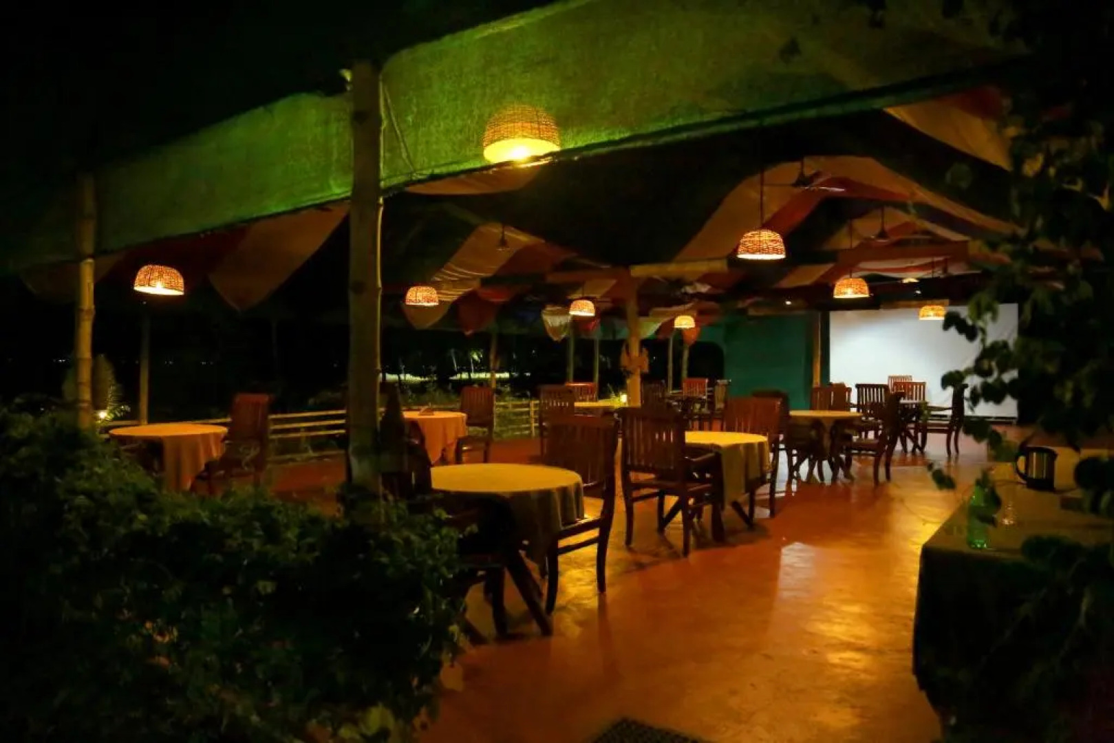 M R Beach & Cottages