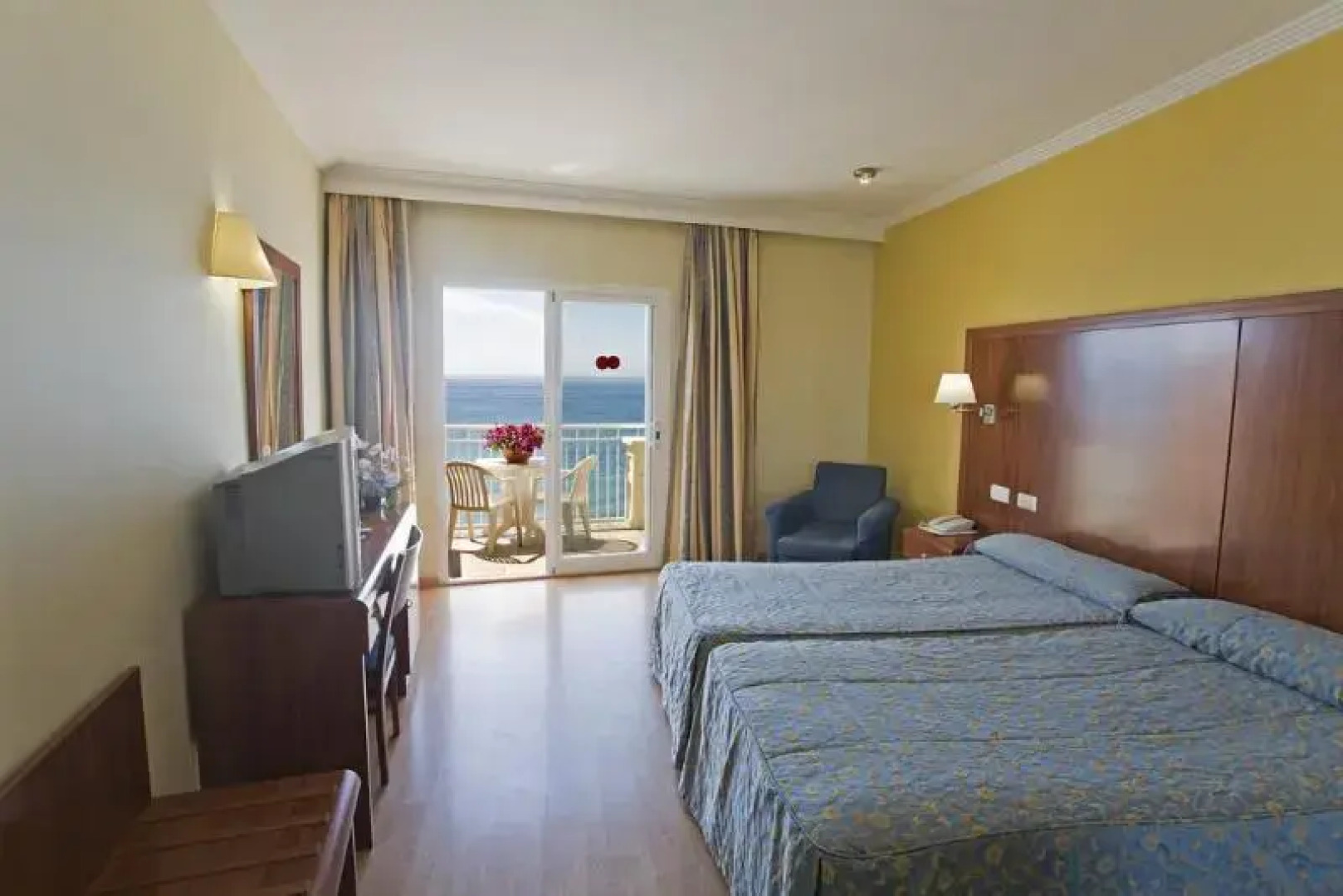 Perla Marina Hotel & Apartamentos