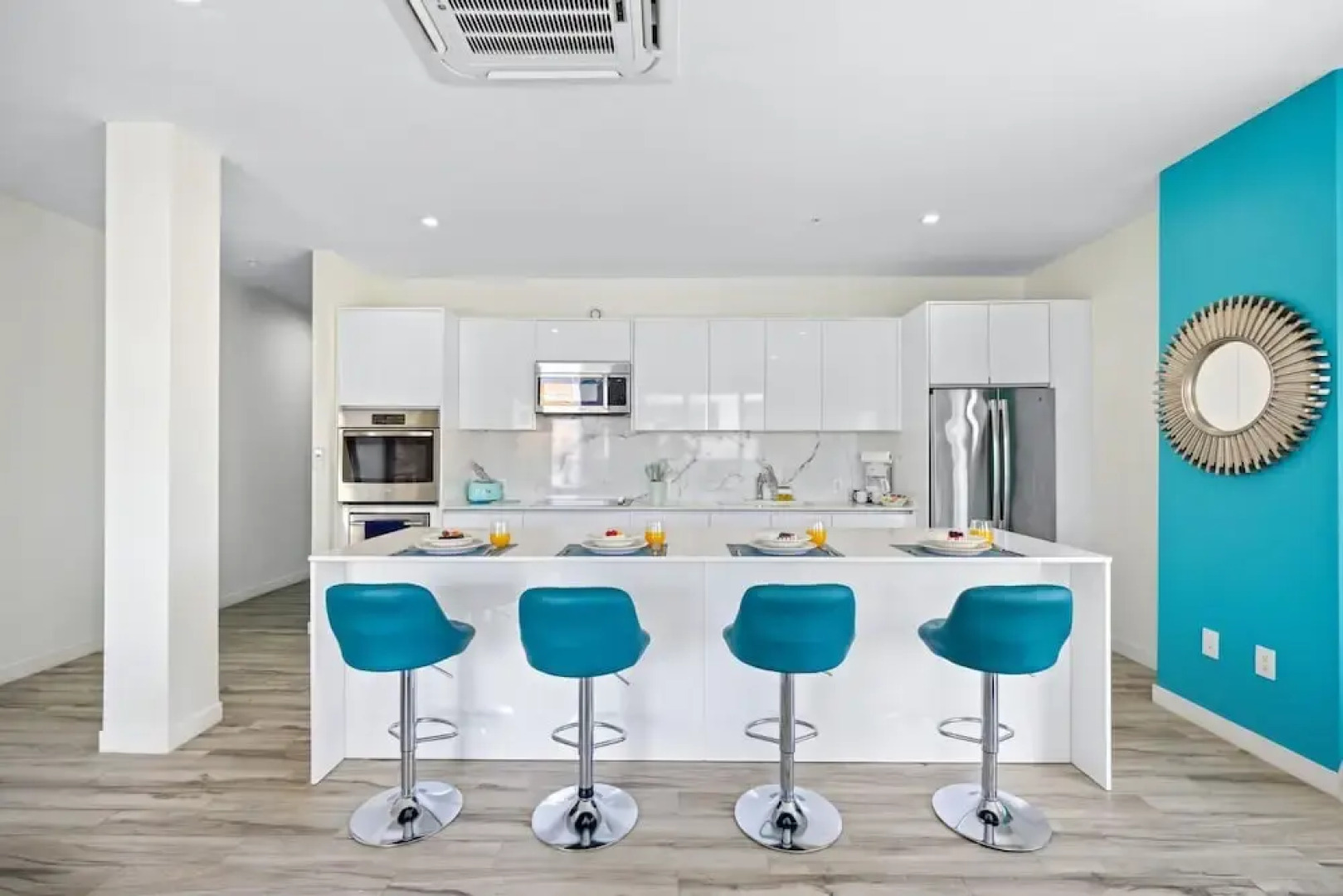 The Cove 106 in Palm Beach Aruba - Prime Location - Free Parking