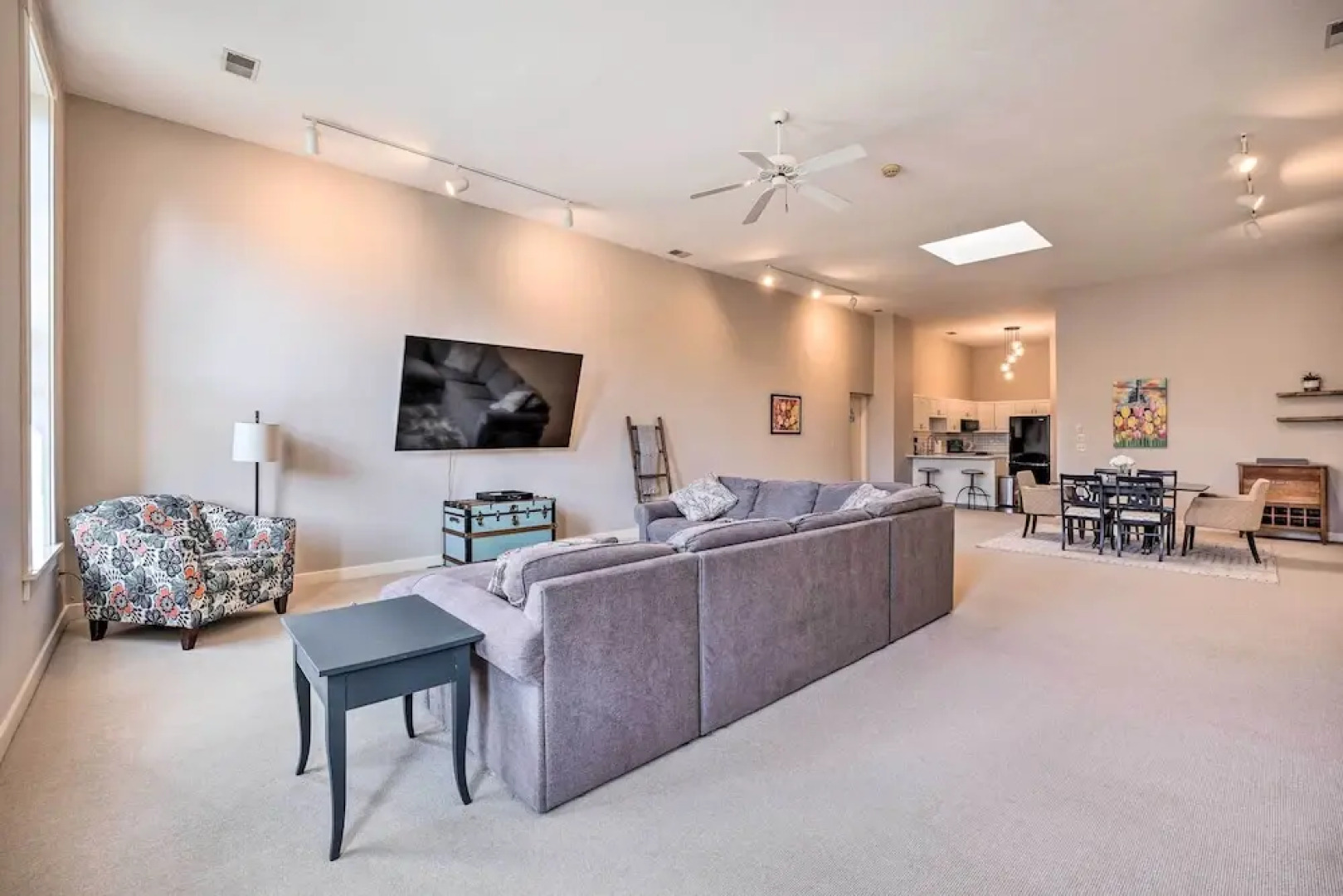 Charming Dtwn Holland Escape: Above Crust 54!