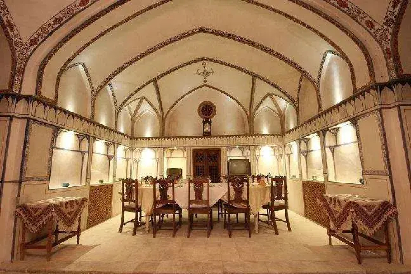 Mahinestan Raheb Hotel