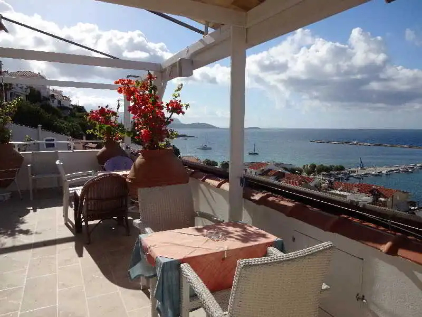 Remezzo Hotel & Studios