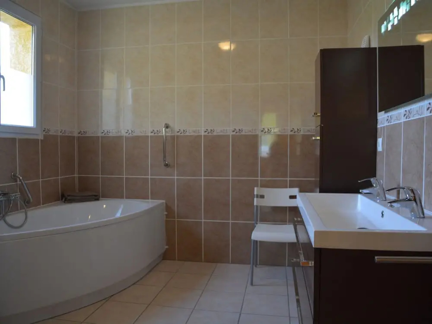 Paradise for All, With Private Pool, Trampoline, Table Tennis, Sports Field