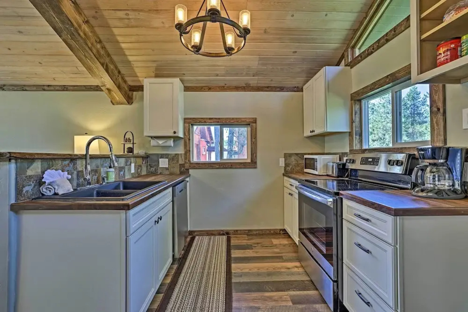 Donnelly Cabin w/ Fire Pit: 5 Mi to Boat & Ski!