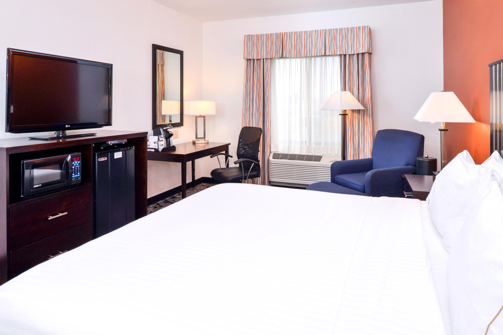 Holiday Inn Express & Suites Greenfield by IHG