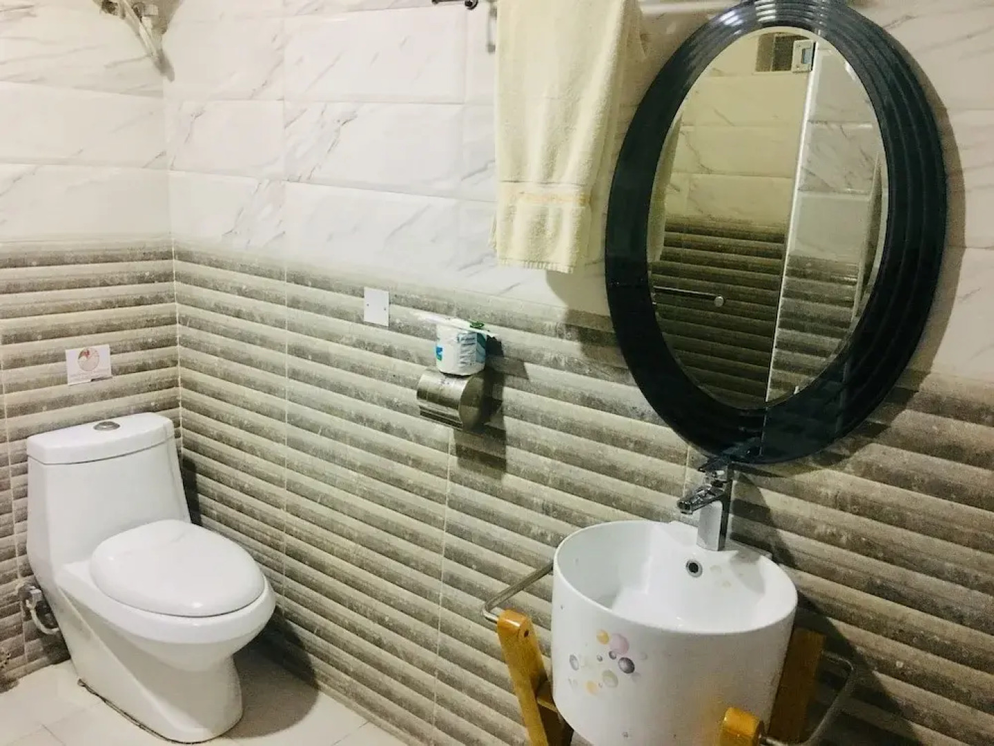 Euc Demodern Hotel & Suites