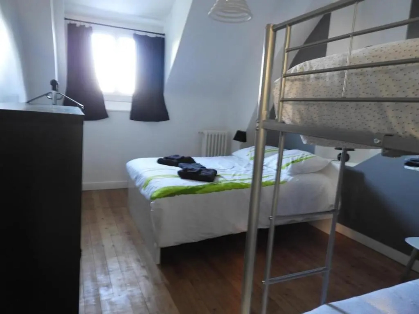 MAISON ÉCOMMOY, 5 PIèCES, 14 PERSONNES - FR-1-410-318