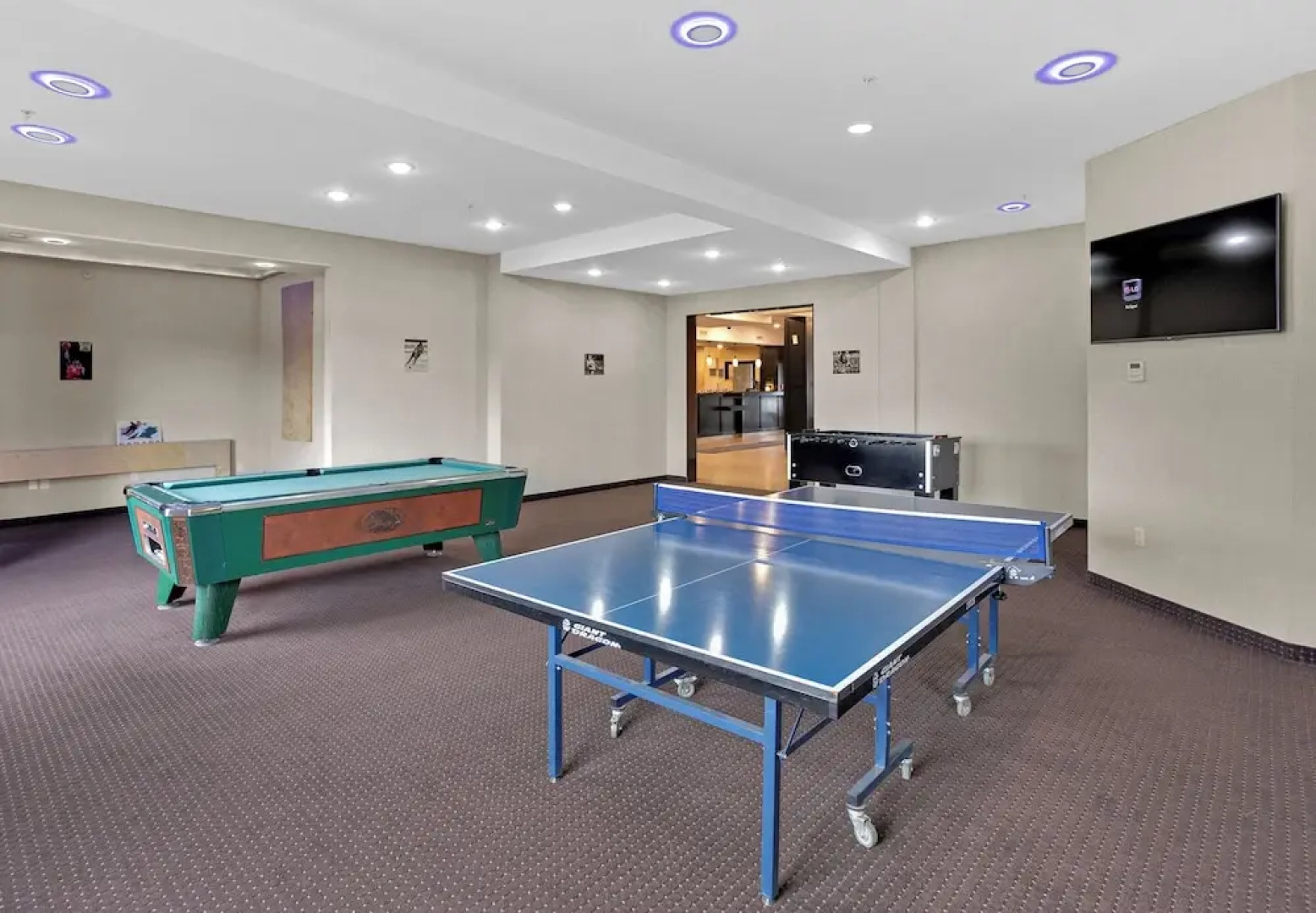 Duvernay Inn & Suites