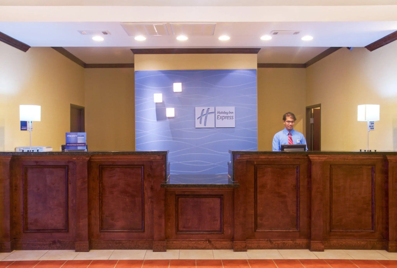 Holiday Inn Express Hotel & Suites Winnie by IHG