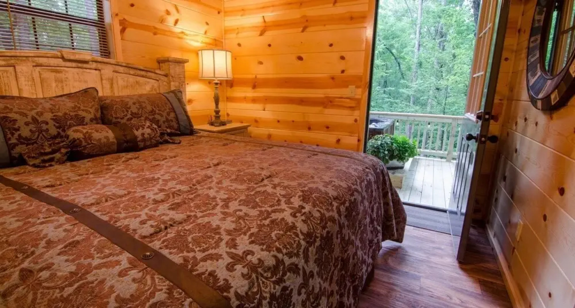 Arabella Cozy Nest With Hot Tub and Fire Pit in the Backyard by Redawning