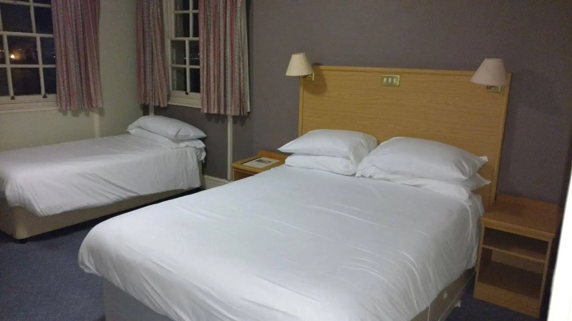 Royal Hotel, Bar & Grill