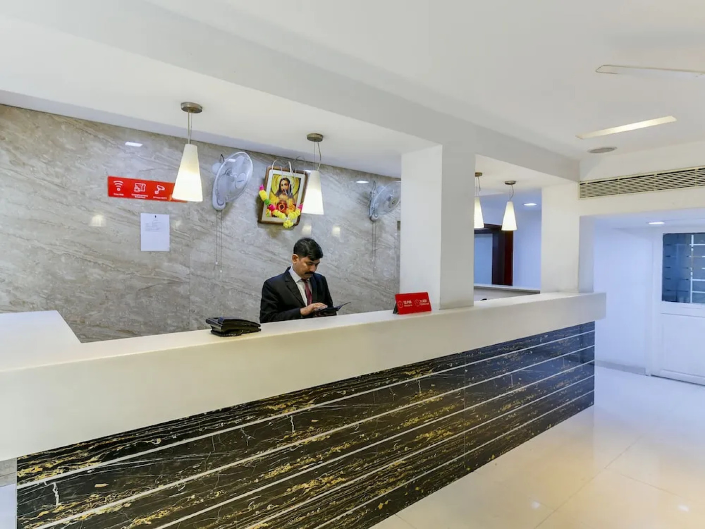 OYO 28129 Hotel Mjm International