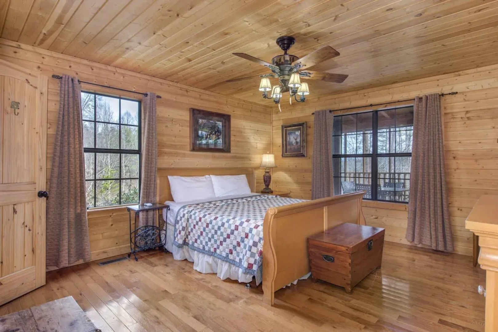 Woodland Wonder w/ Hot Tub and Pool Table!