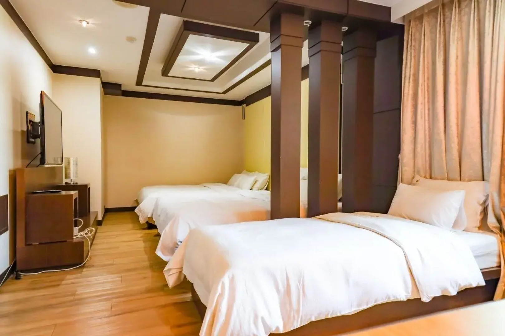 Charlot Castle Hotel