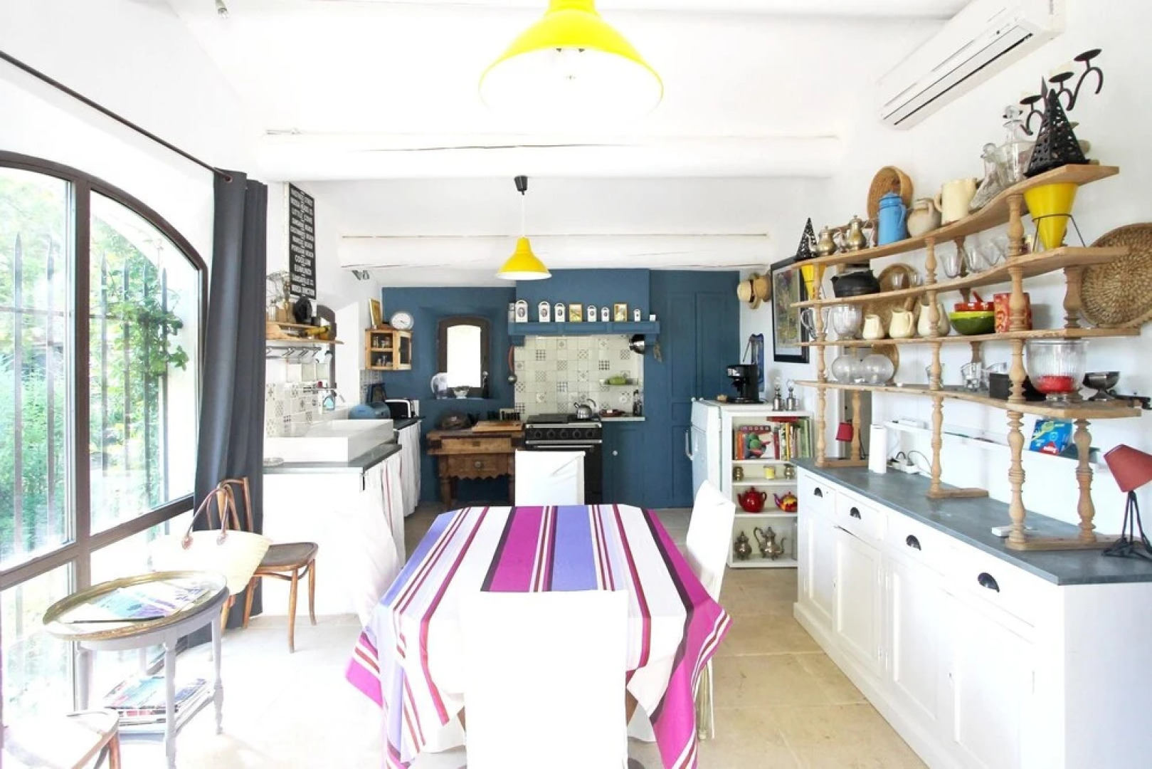 Villa With 4 Bedrooms in Maussane-les-alpilles, With Wonderful Mountai