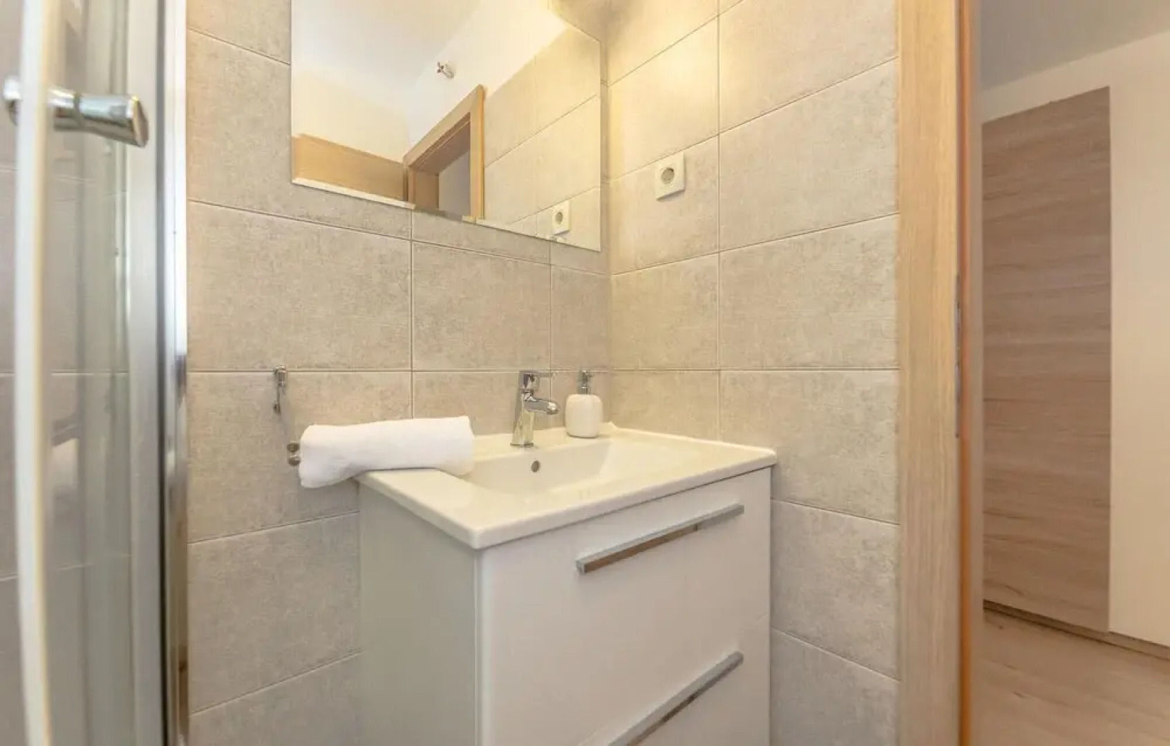 Nice Home in Zadar With Wifi and 4 Bedrooms