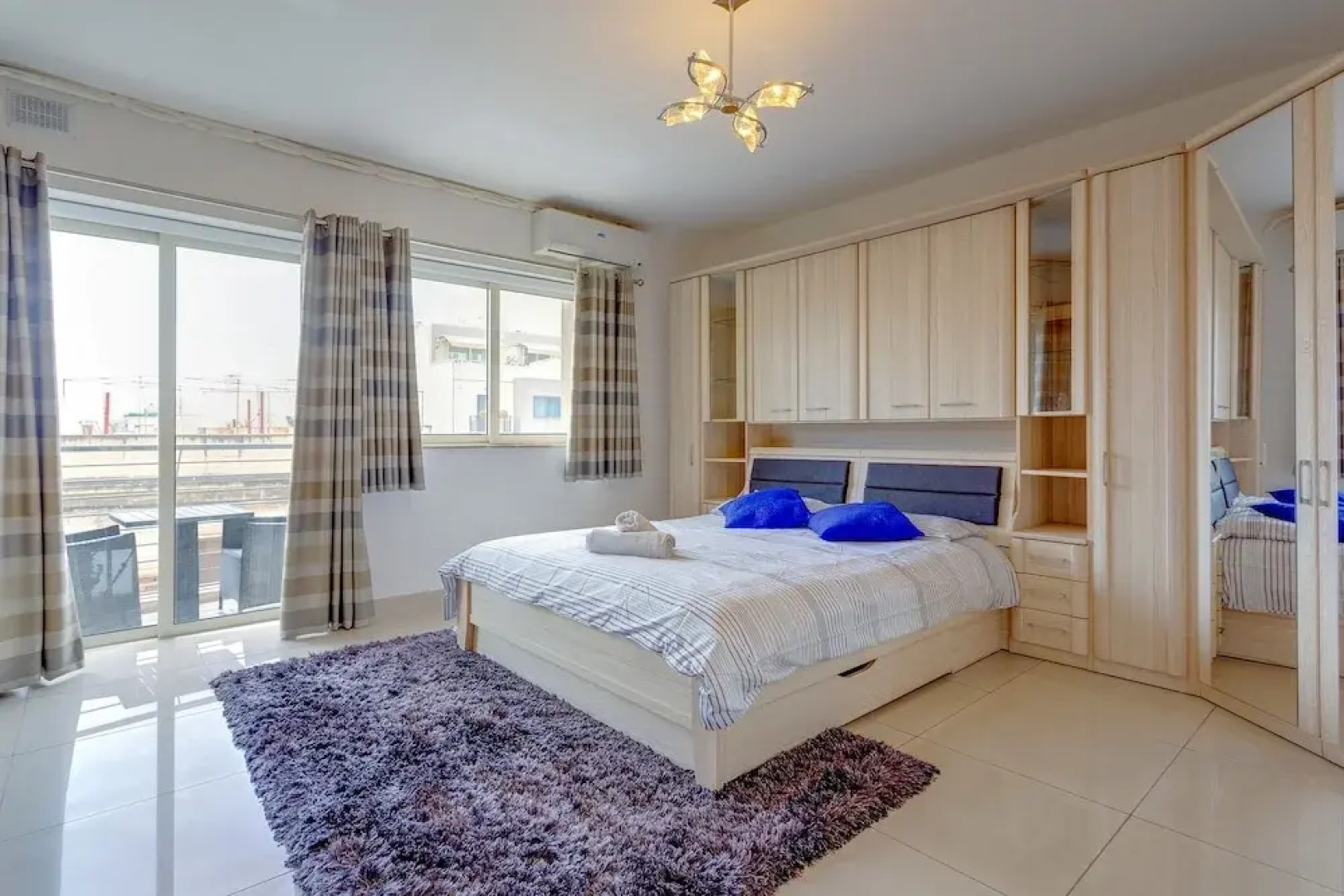 Centric and Spacious Apartment With Wifi and Balcony