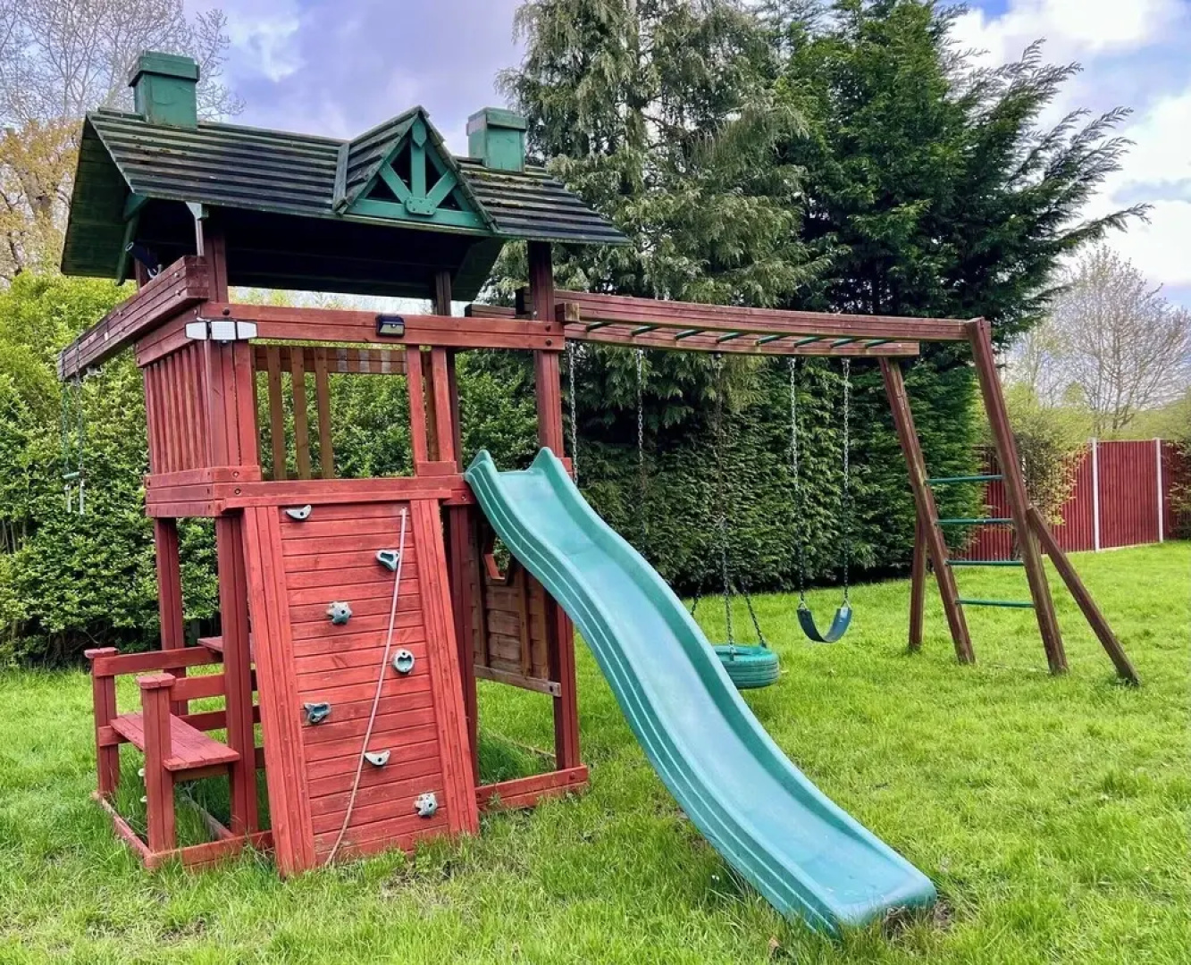 Stratford 4 BR Family Mansion With Pool, Gym & BBQ