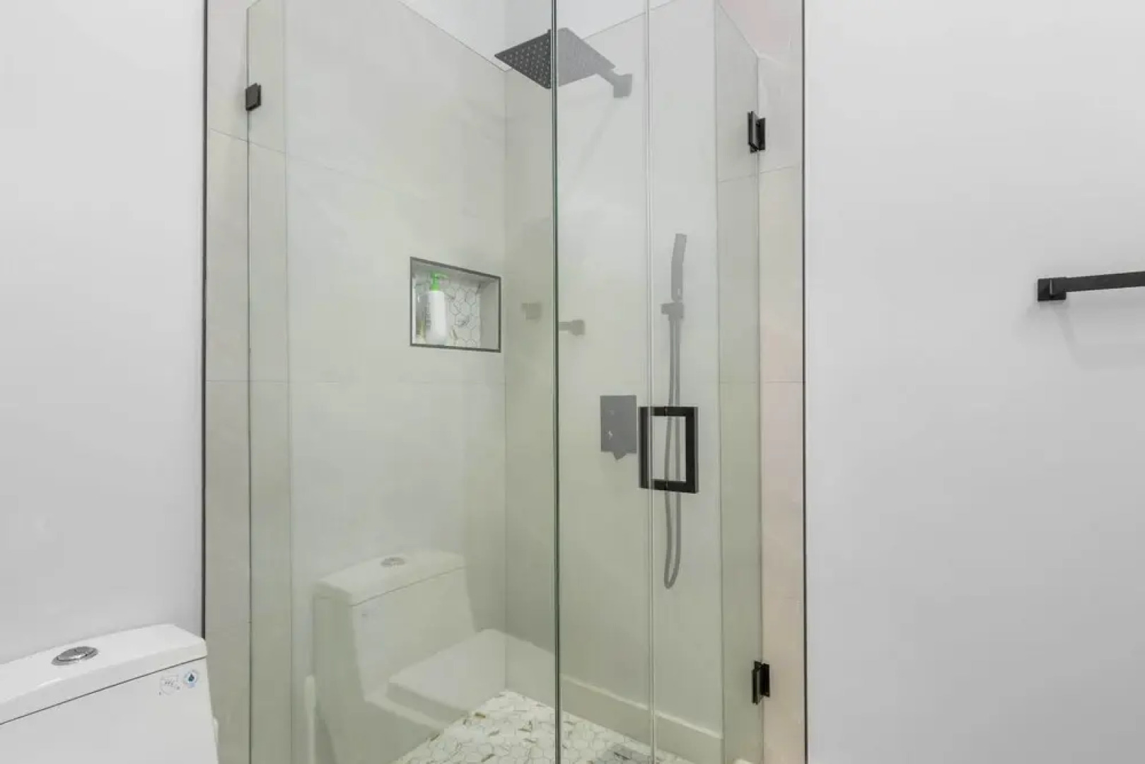 Hiking On-site: Mtn-view Burnsville Condo!