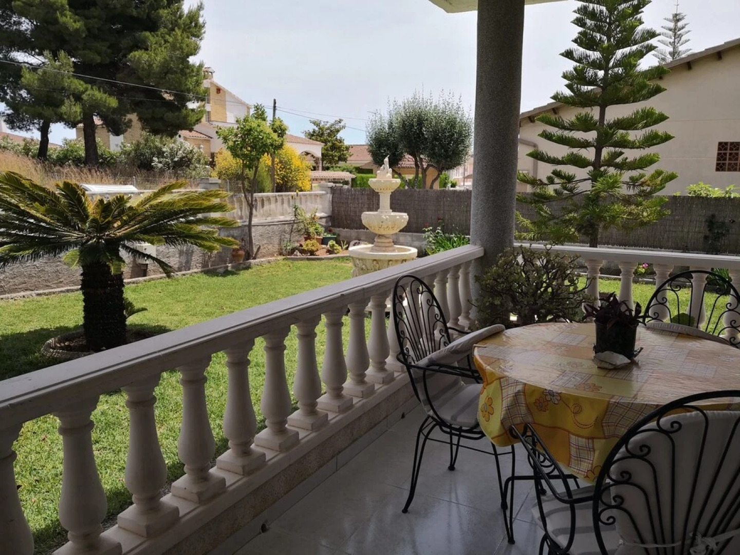 Villa con jardín piscina y cerca playa