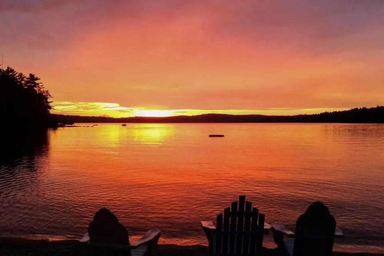 'the Birches' Raymond Getaway w/ Beach & Boat Dock