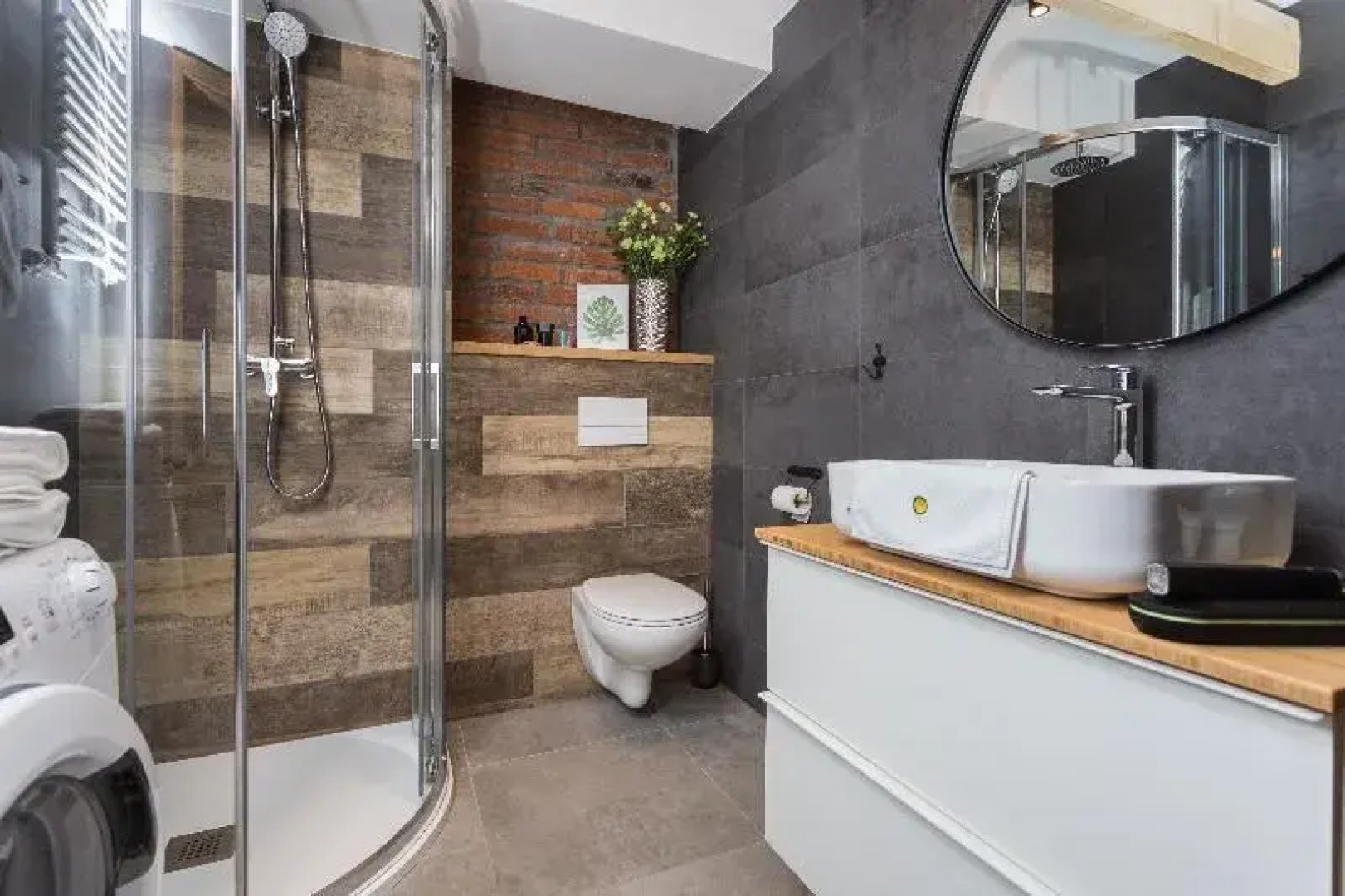 InPoint Main Square Apartment