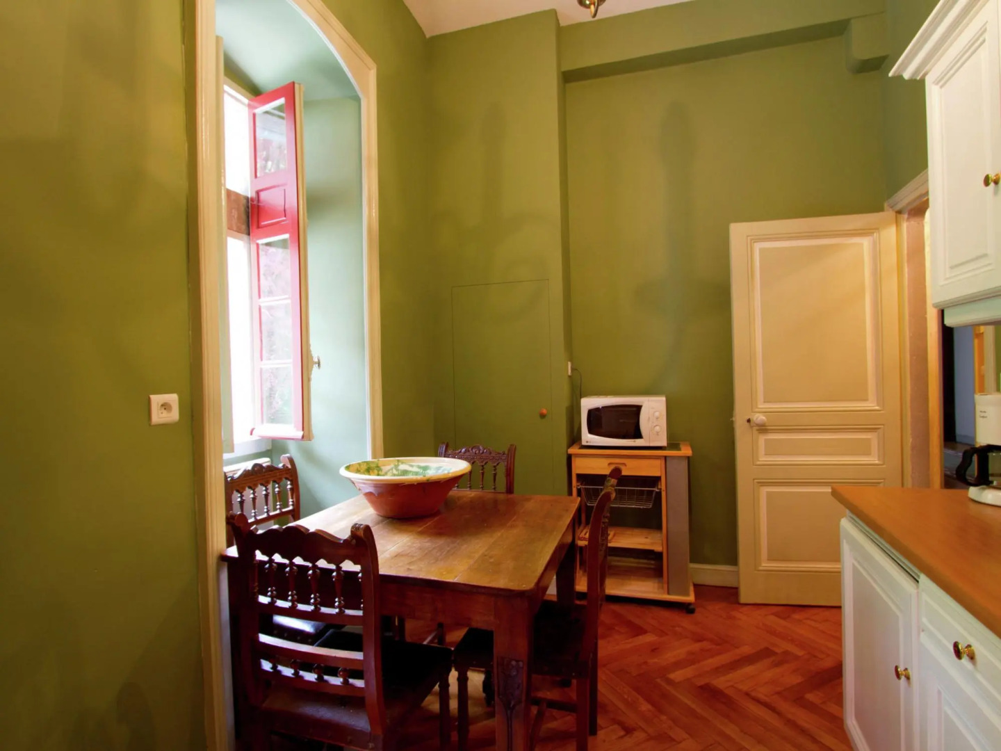 Charming Castle in Serrieres-en-chautagn With Pool