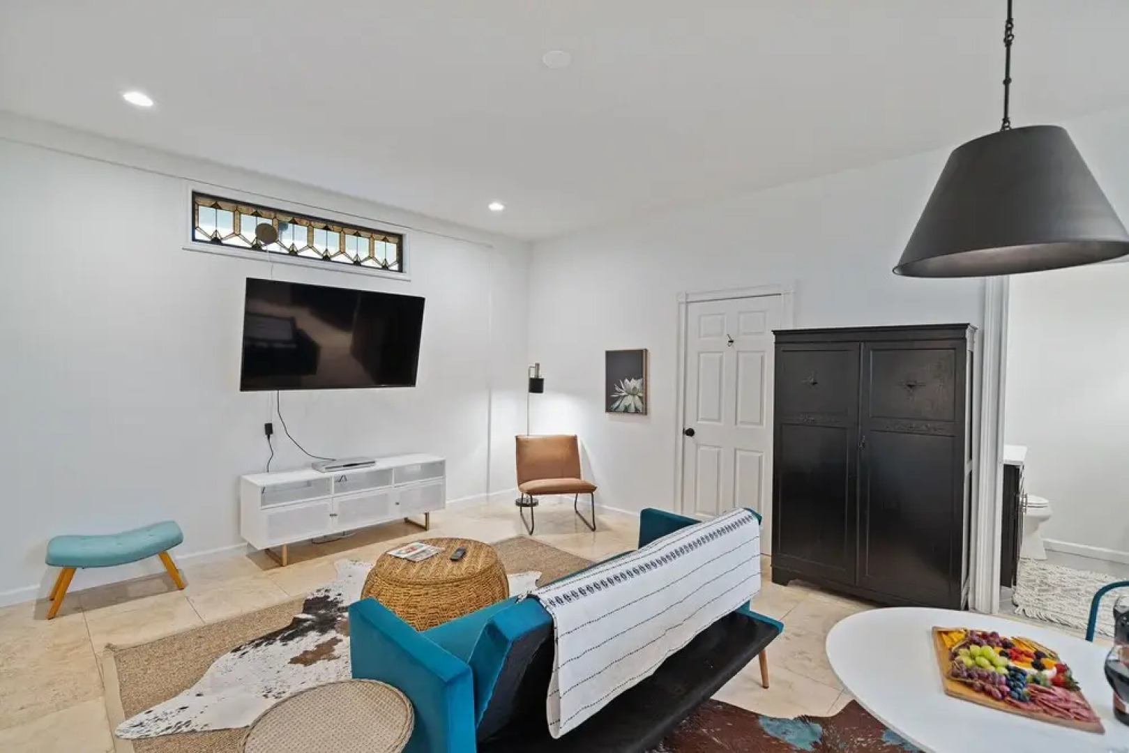 Luxury Home With Firepit Just 1mi to Arrowhead Vineyard